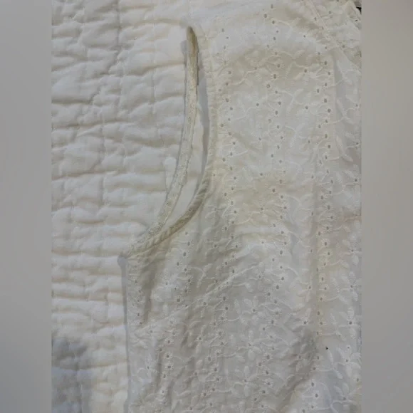 Kiel James Patrick White Eyelet Sleeveless Top - Picture 5 of 7